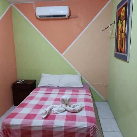 Hostal Venecia -Tu Casa En Manta. Esterno foto